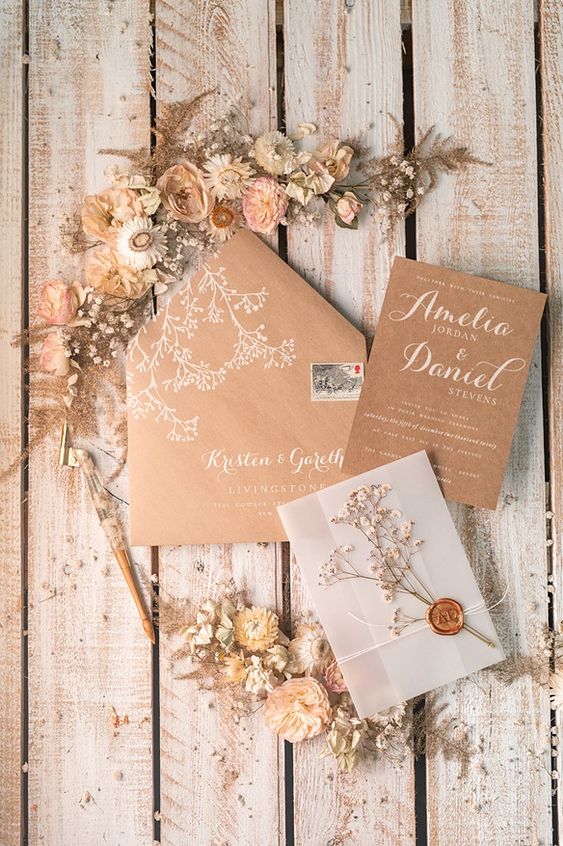 Ideas for the perfect wedding invitation with dried flowers