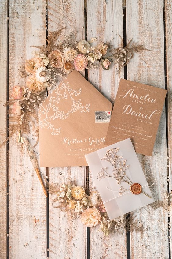 Ideas for the perfect wedding invitation with dried flowers