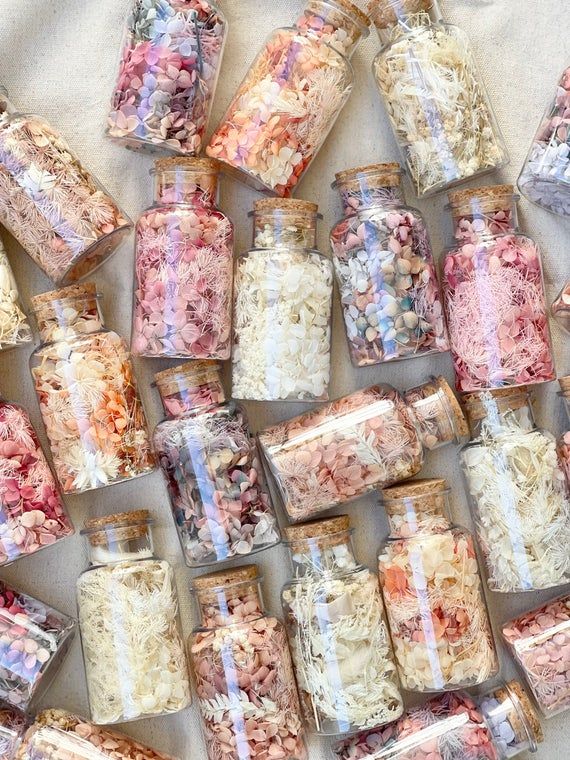 Dried flowers can add a lovely touch to your wedding favors