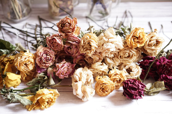 Using Dried Flowers in Wedding Decor