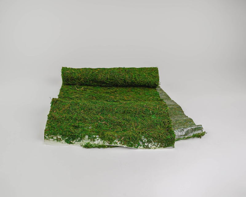 Balsa Circle 14 x 48 in Green Natural Moss Table Top Runner Mat